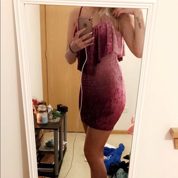 2 Velvet Outfits - Picture 6 of 7